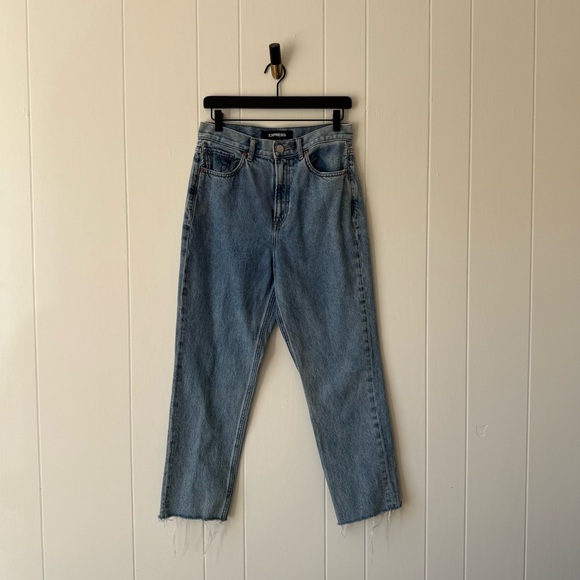 Express 100% Cotton Super High Waisted Mom Jeans Light Medium Wash Raw Hem - Picture 2 of 7